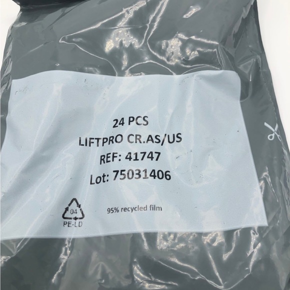 24 of CHANEL LE LIFT PRO Volume CRÈME 0.17oz / 5ml EACH - NEW Sealed pack - Picture 6 of 9